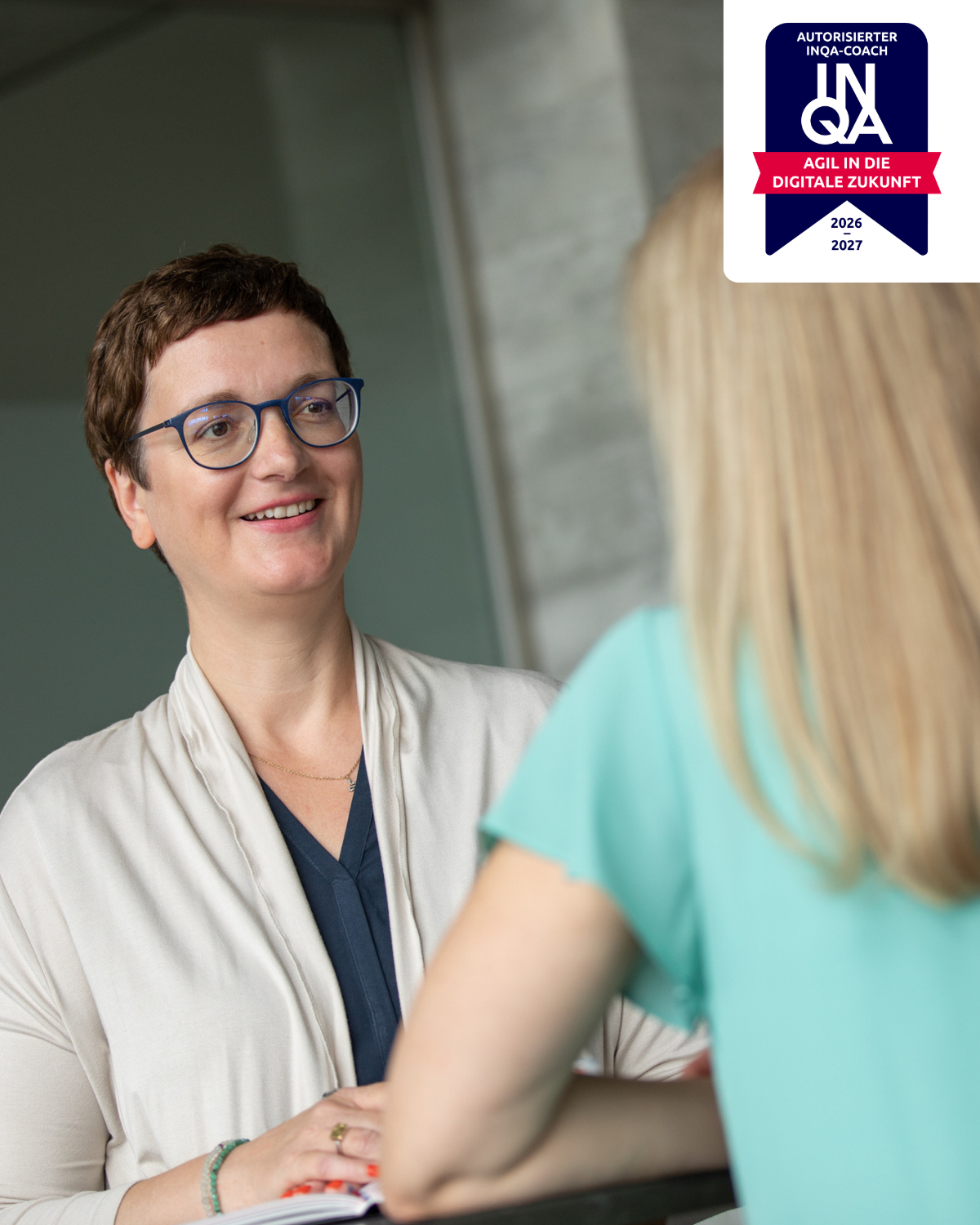 Marlen Marks im Beratungsgespräch – autorisierte INQA-Coaching für KMU 2026–2027