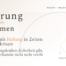Podcast-Cover von „Führung in komplexen Systemen │ Macht • Muster • Struktur“ mit hellem, warmem Verlauf in Beige und einer feinen Spirallinie in Rosé- und Apricottönen. Darunter steht der Episodentitel „Führen mit Haltung in Zeiten von Polykrisen“, das Wort „Haltung“ kursiv in Apricot hervorgehoben, und der kursive Untertitel „Was Führungskräften Sicherheit gibt, wenn das Bekannte nicht mehr reicht“. Unten rechts: Podcast mit Marlen Marks.